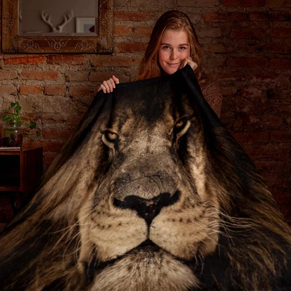 Fearless lion face throw blanket