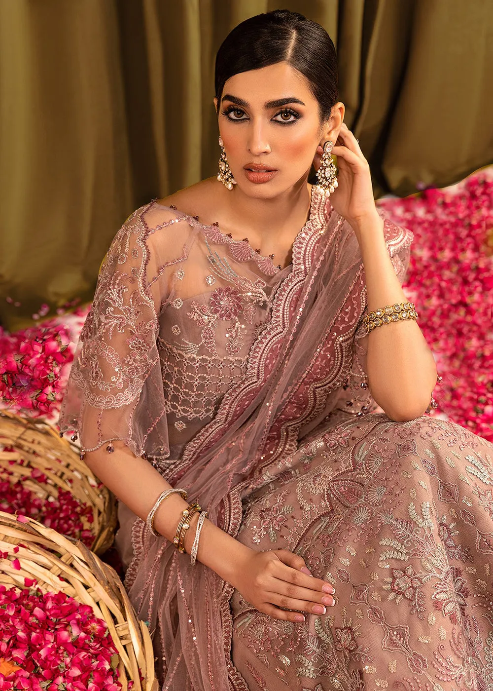 Mehfil E Uroos Luxury Formals 23 by Alizeh | V16D06 - Anamta